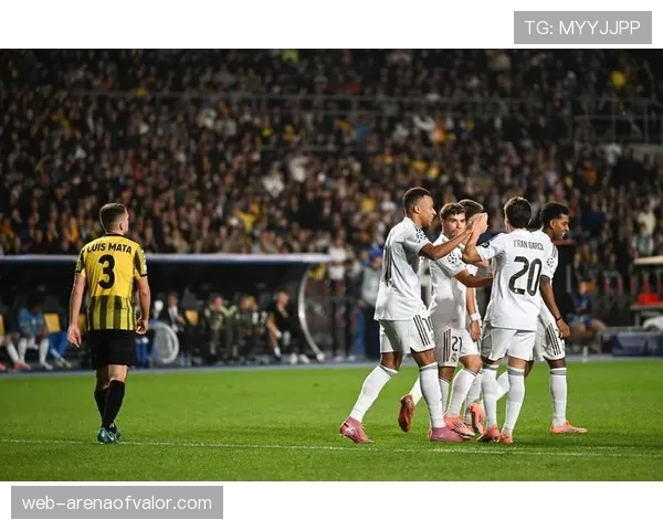 皇家社会在欧冠赛前加练定位球进攻失败后的防守落位